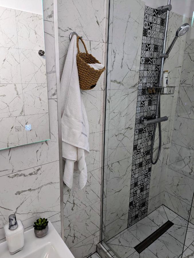 Sebastian Studio Apartment Bukarest Kültér fotó