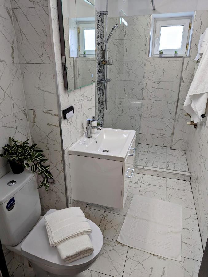 Sebastian Studio Apartment Bukarest Kültér fotó